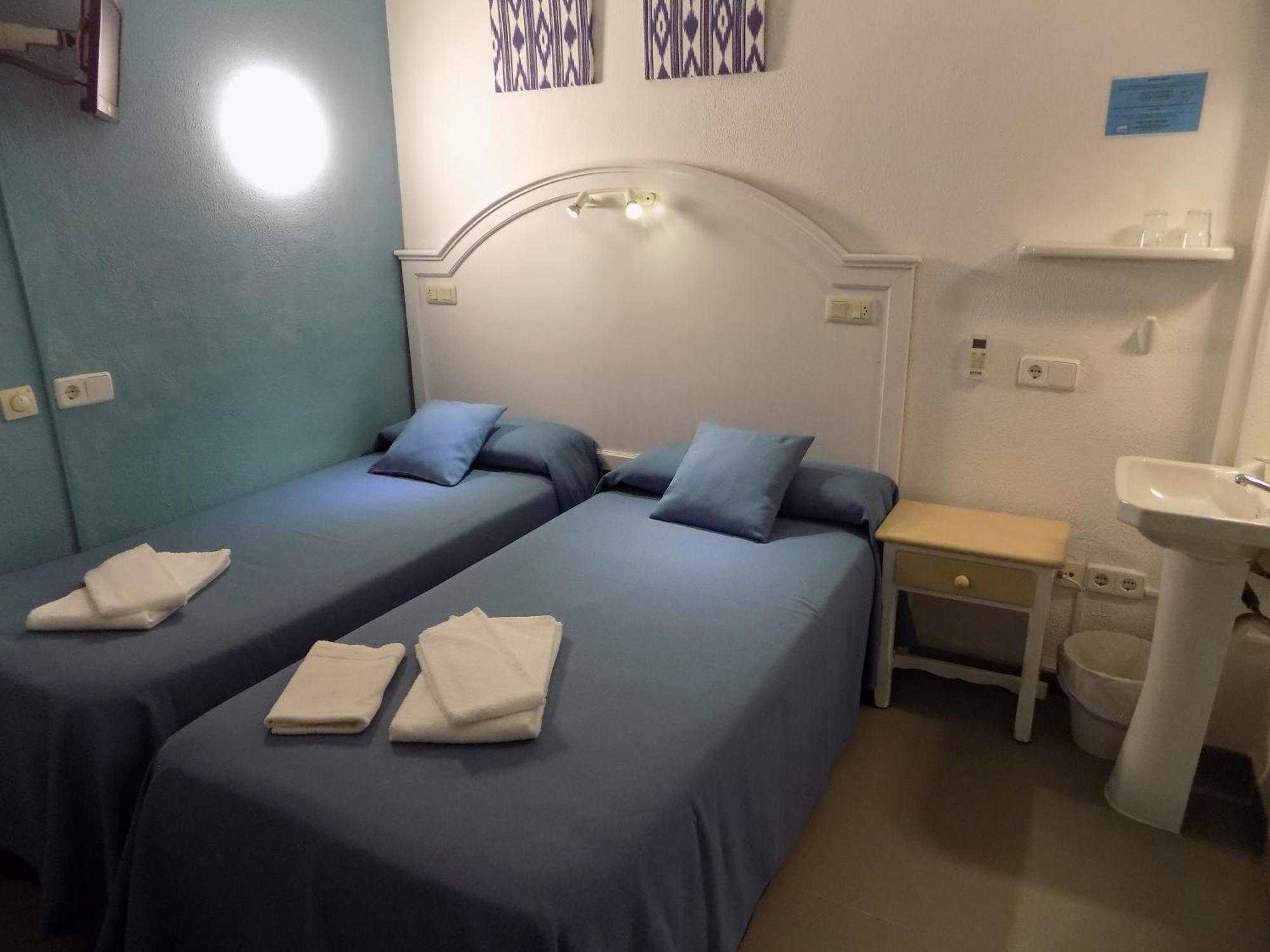 Hostal Villa Maruja El Arenal  Room photo